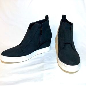 Black Wedge Shoes!